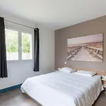 Moderne à - 5 Chambres, Piscine Chauffée, Proche Lac, Piste Cyclable - Fr-1-319-625 Villa
