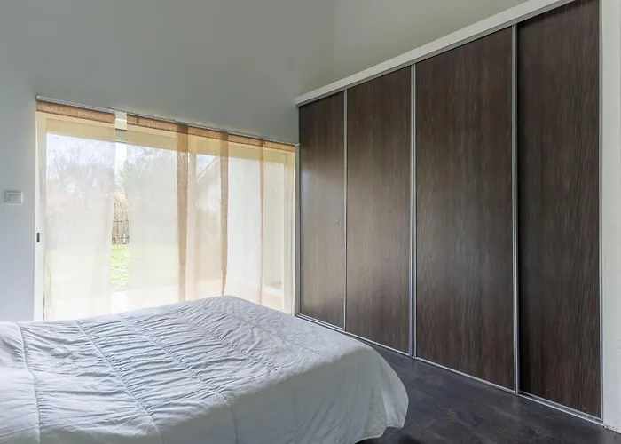 Moderne A - 5 Chambres, Piscine Chauffee, Proche Lac, Piste Cyclable - Fr-1-319-625 Villa