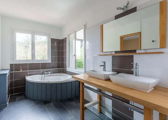 Villa Moderne A - 5 Chambres, Piscine Chauffee, Proche Lac, Piste Cyclable - Fr-1-319-625
